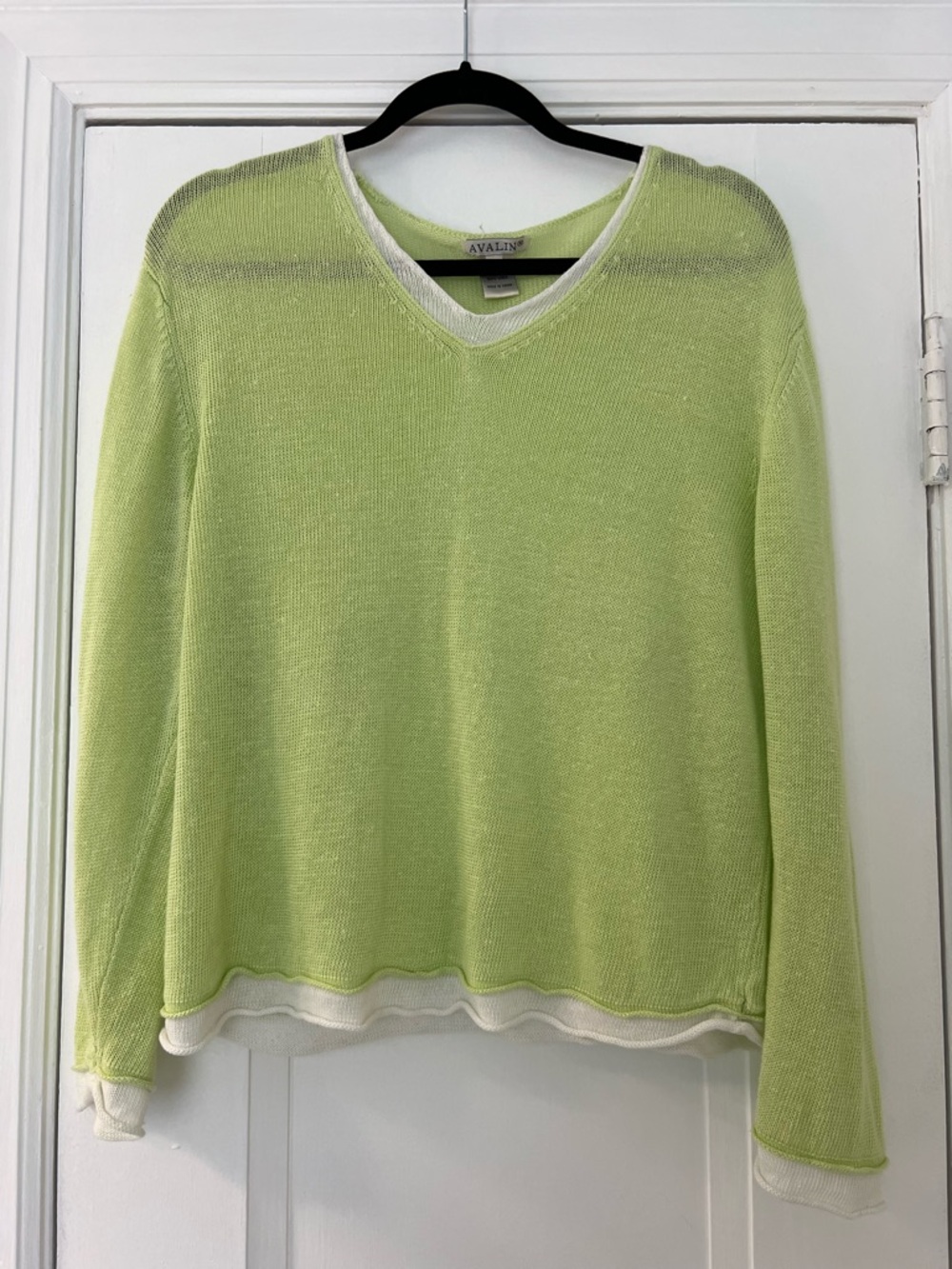Avalin Light Lime V-Neck Linen Sweater Size L - Picture 2 of 5